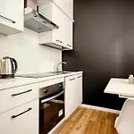 Hostmate - - Imperia's Warm - Romolo Iulm Διαμέρισμα *