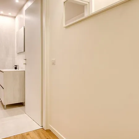 Hostmate - - Imperia's Warm - Romolo Iulm Apartament *