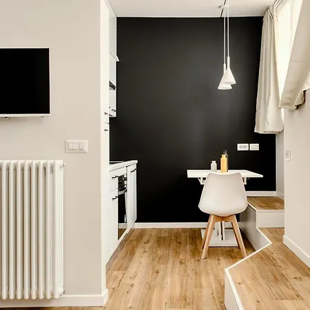 Hostmate - - Imperia's Warm - Romolo Iulm Διαμέρισμα